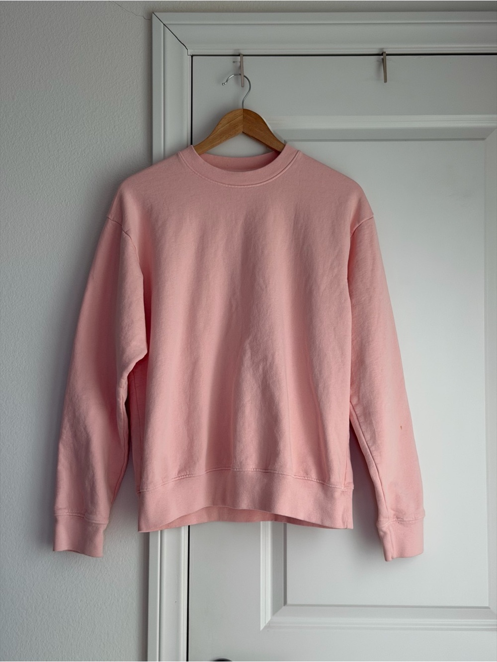 Sporty and Rich Fleece Crewneck Sweatshirt in Pink, Size Small